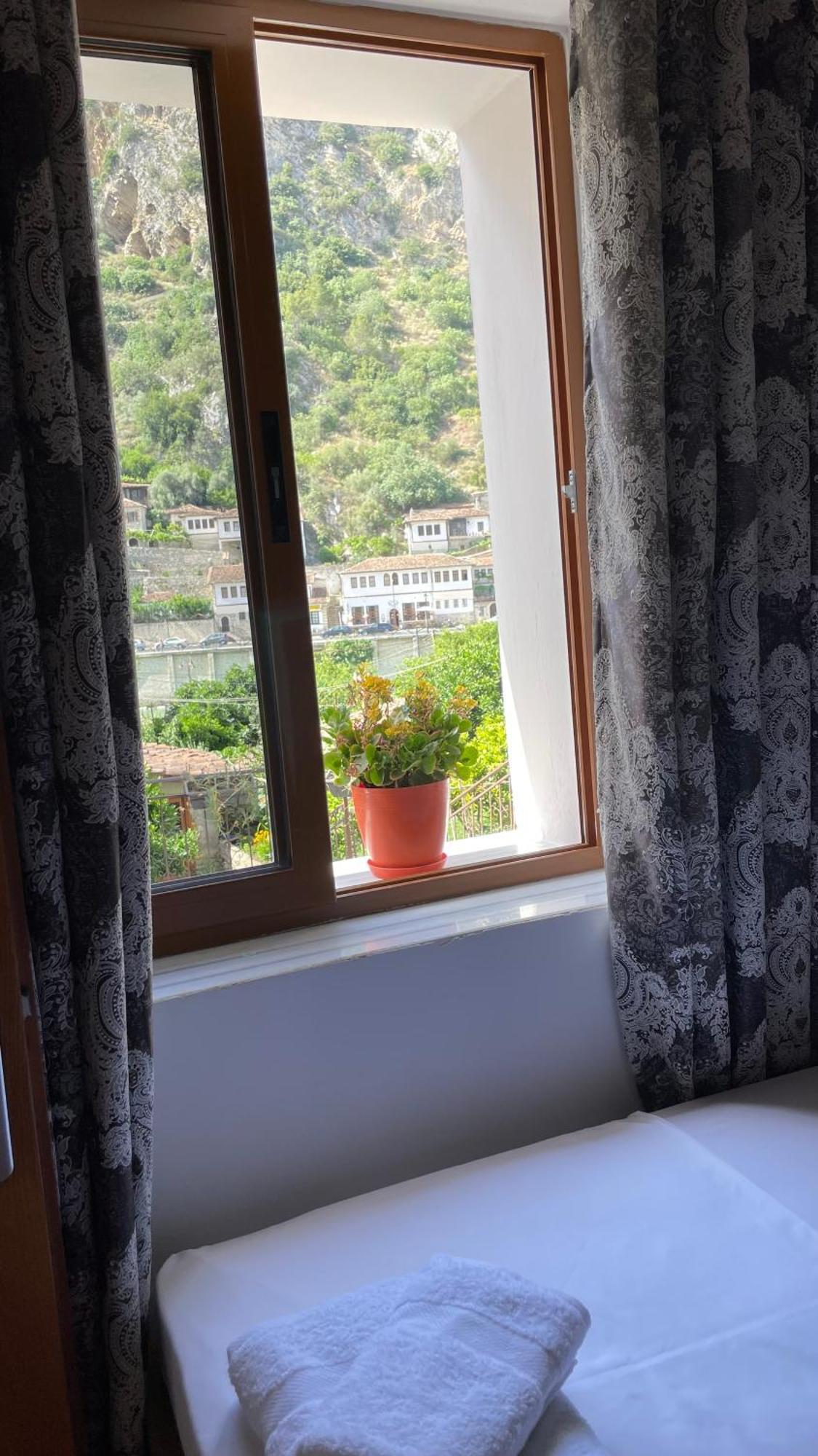 Meroli Guesthouse - Unesco Quarter Berat Extérieur photo