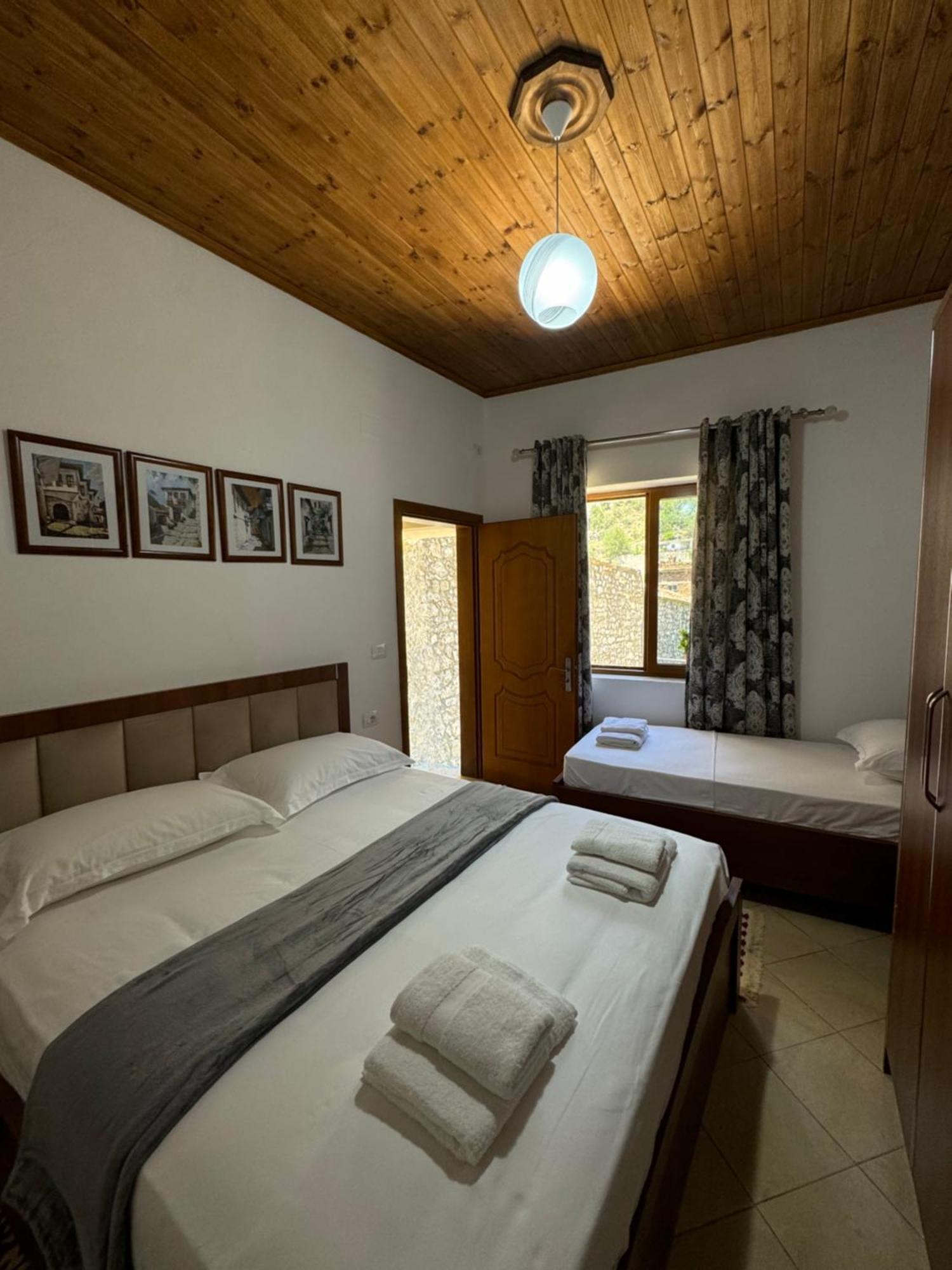 Meroli Guesthouse - Unesco Quarter Berat Extérieur photo