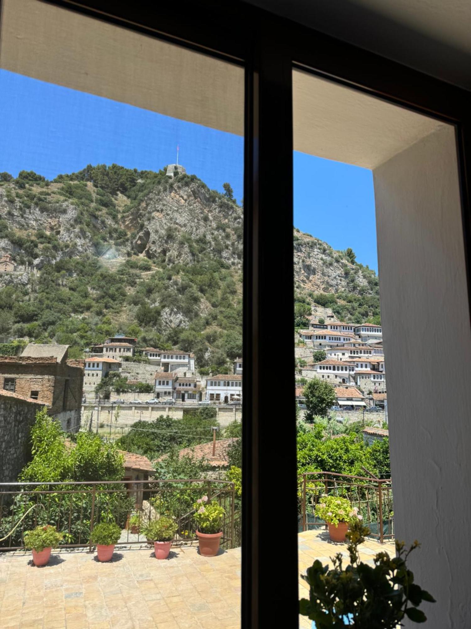 Meroli Guesthouse - Unesco Quarter Berat Extérieur photo