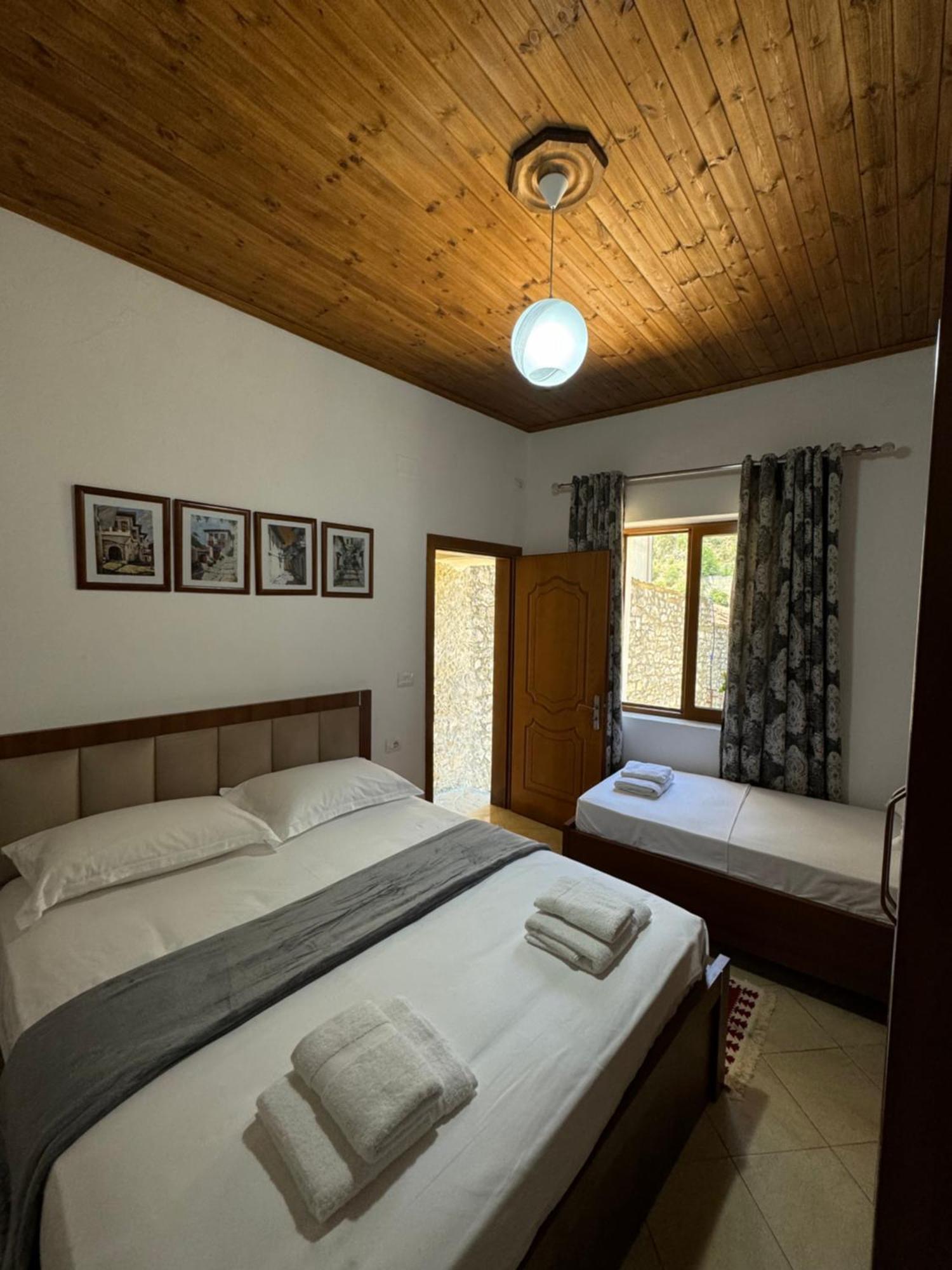 Meroli Guesthouse - Unesco Quarter Berat Extérieur photo