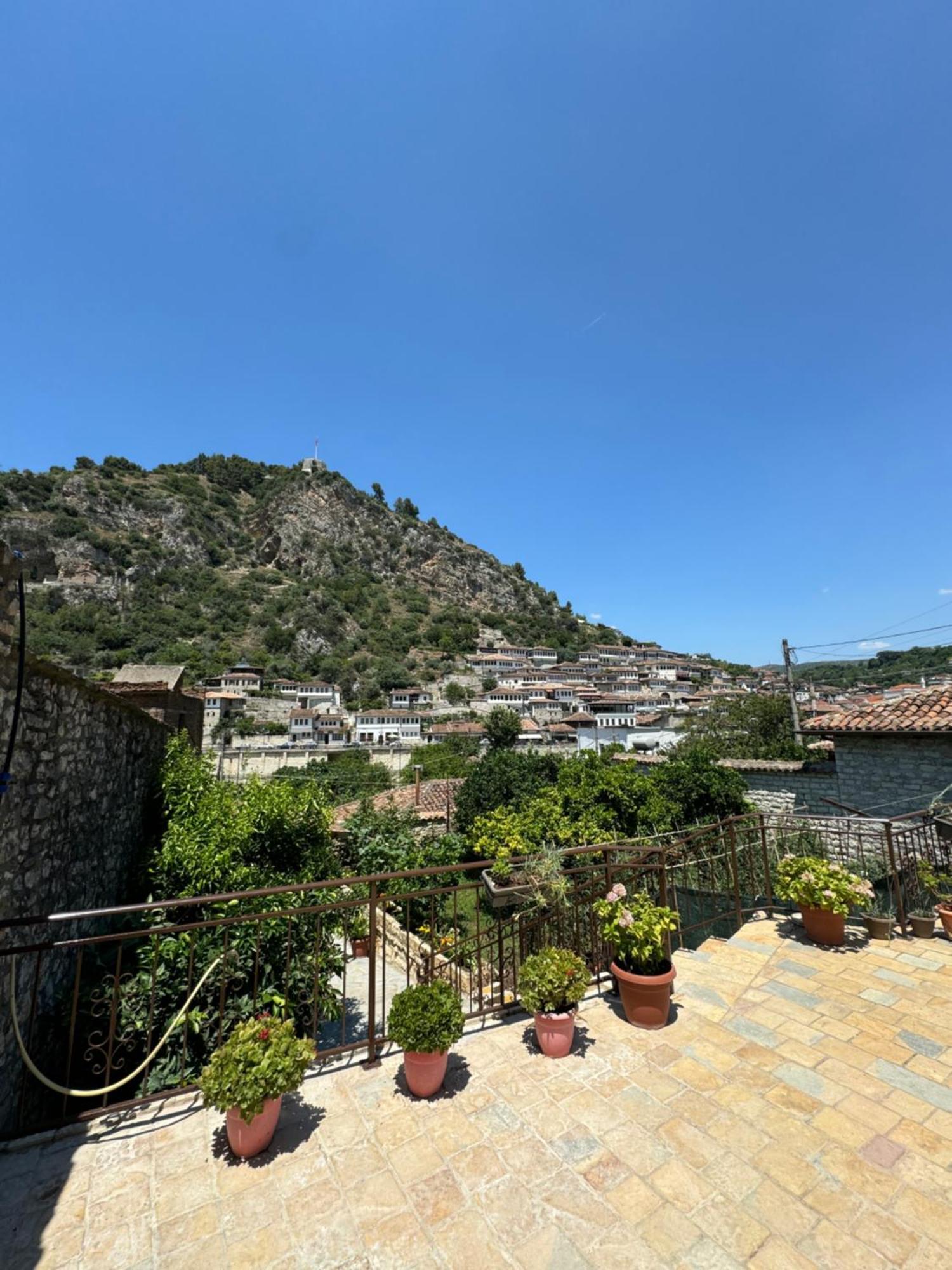 Meroli Guesthouse - Unesco Quarter Berat Extérieur photo