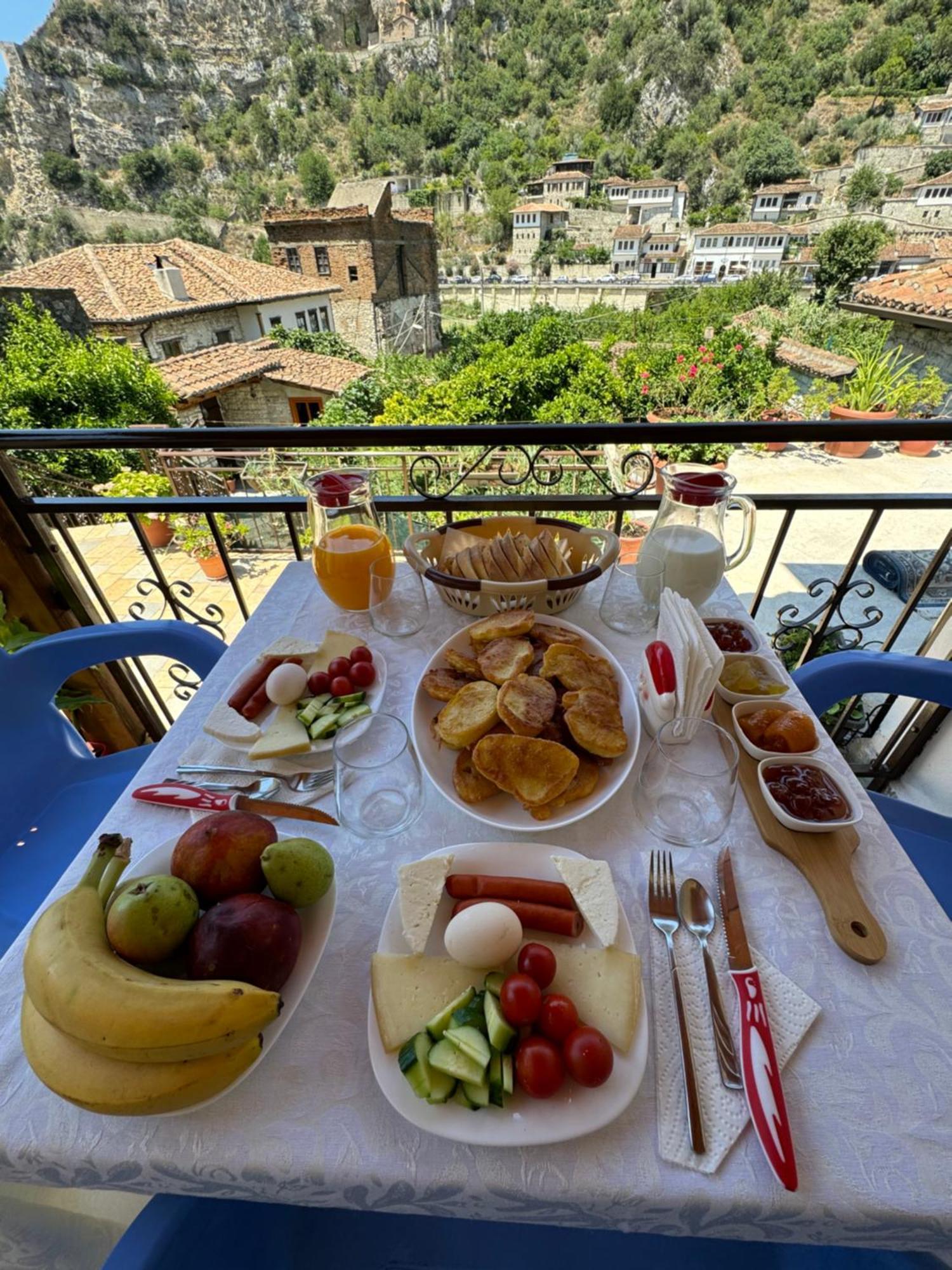 Meroli Guesthouse - Unesco Quarter Berat Extérieur photo