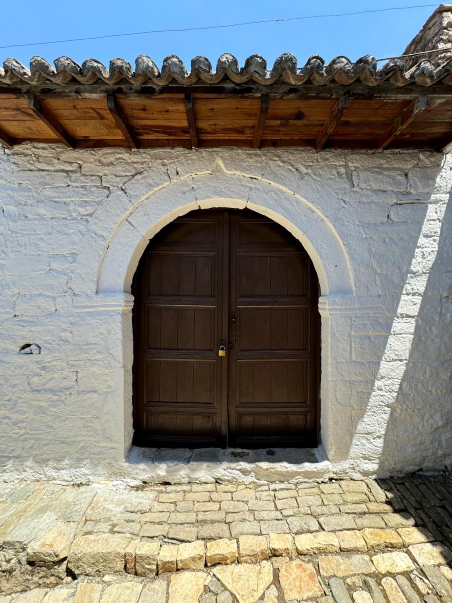 Meroli Guesthouse - Unesco Quarter Berat Extérieur photo