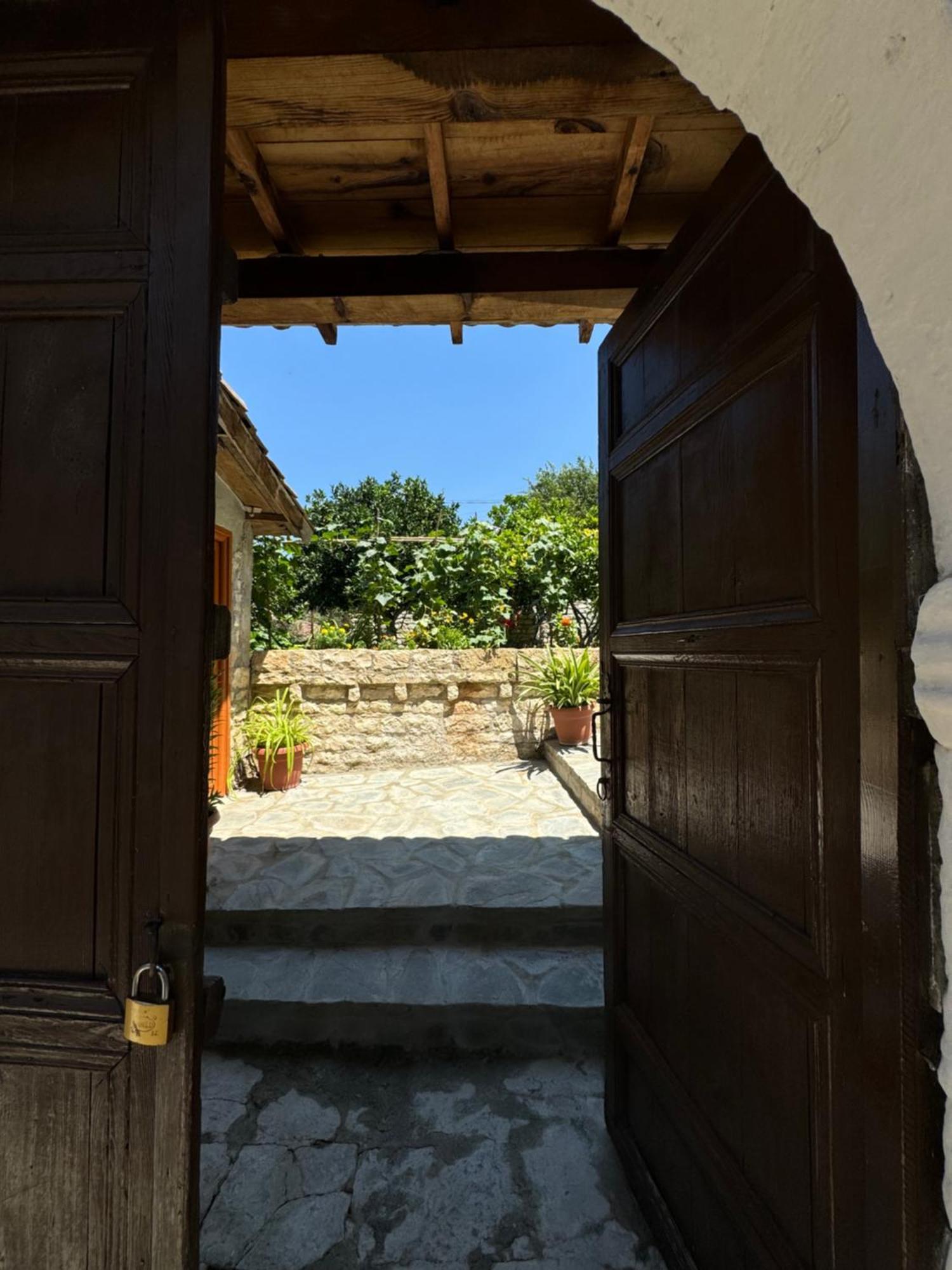 Meroli Guesthouse - Unesco Quarter Berat Extérieur photo