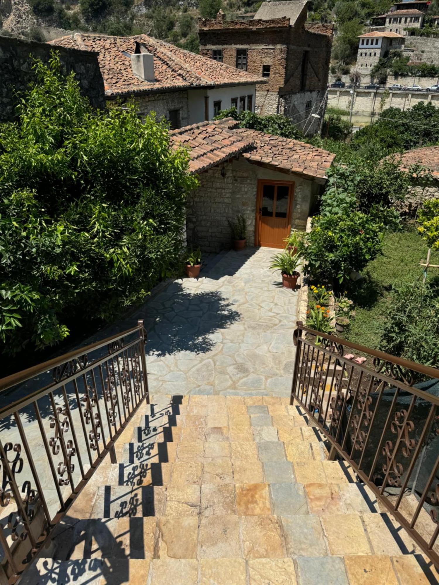 Meroli Guesthouse - Unesco Quarter Berat Extérieur photo