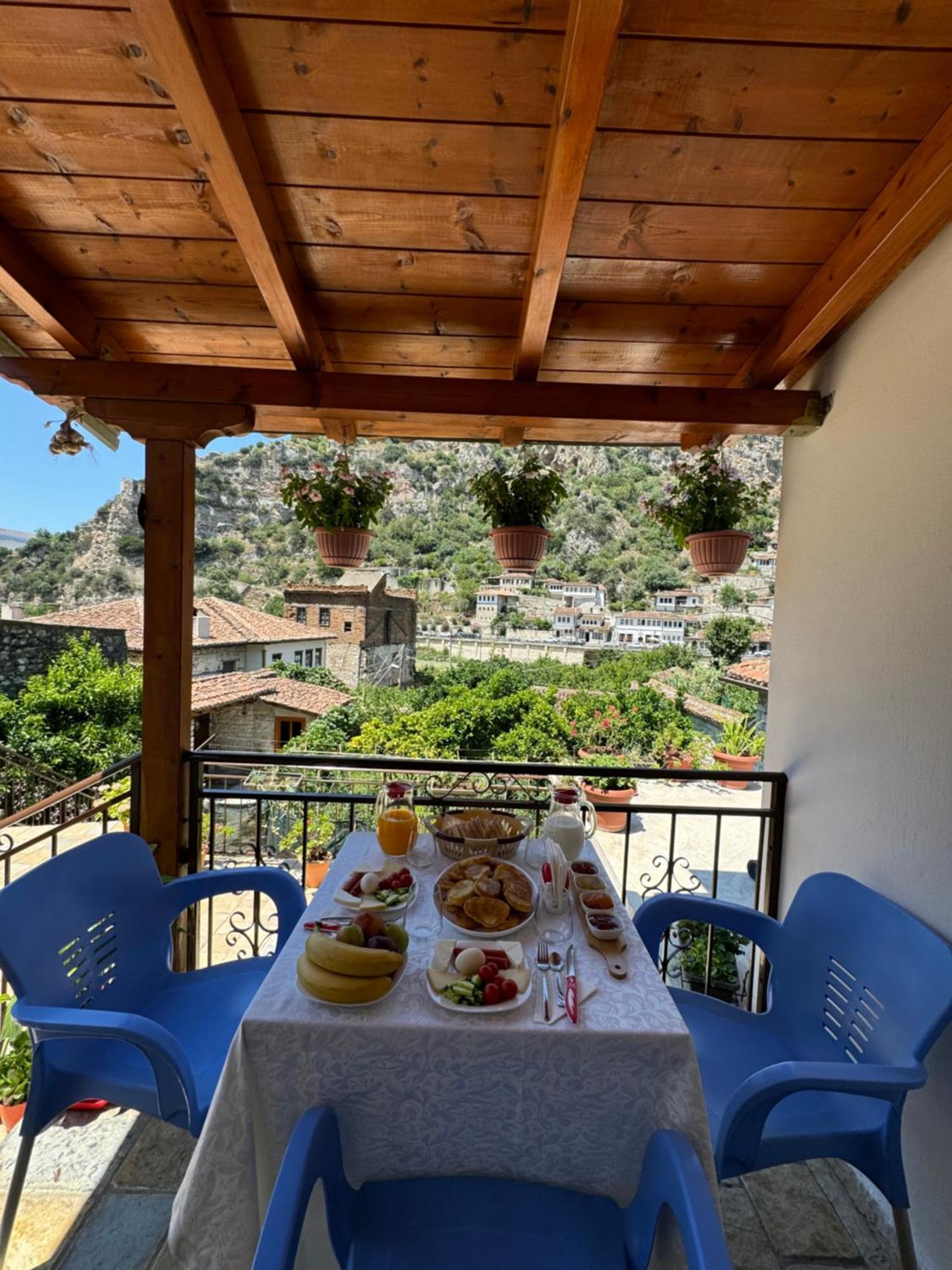 Meroli Guesthouse - Unesco Quarter Berat Extérieur photo