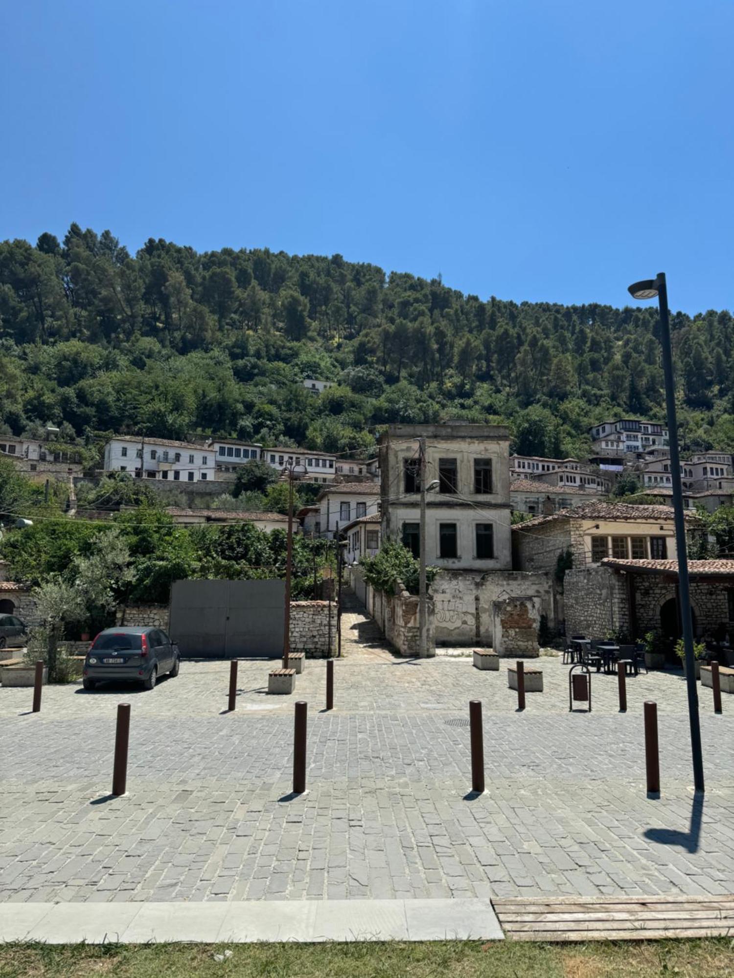 Meroli Guesthouse - Unesco Quarter Berat Extérieur photo