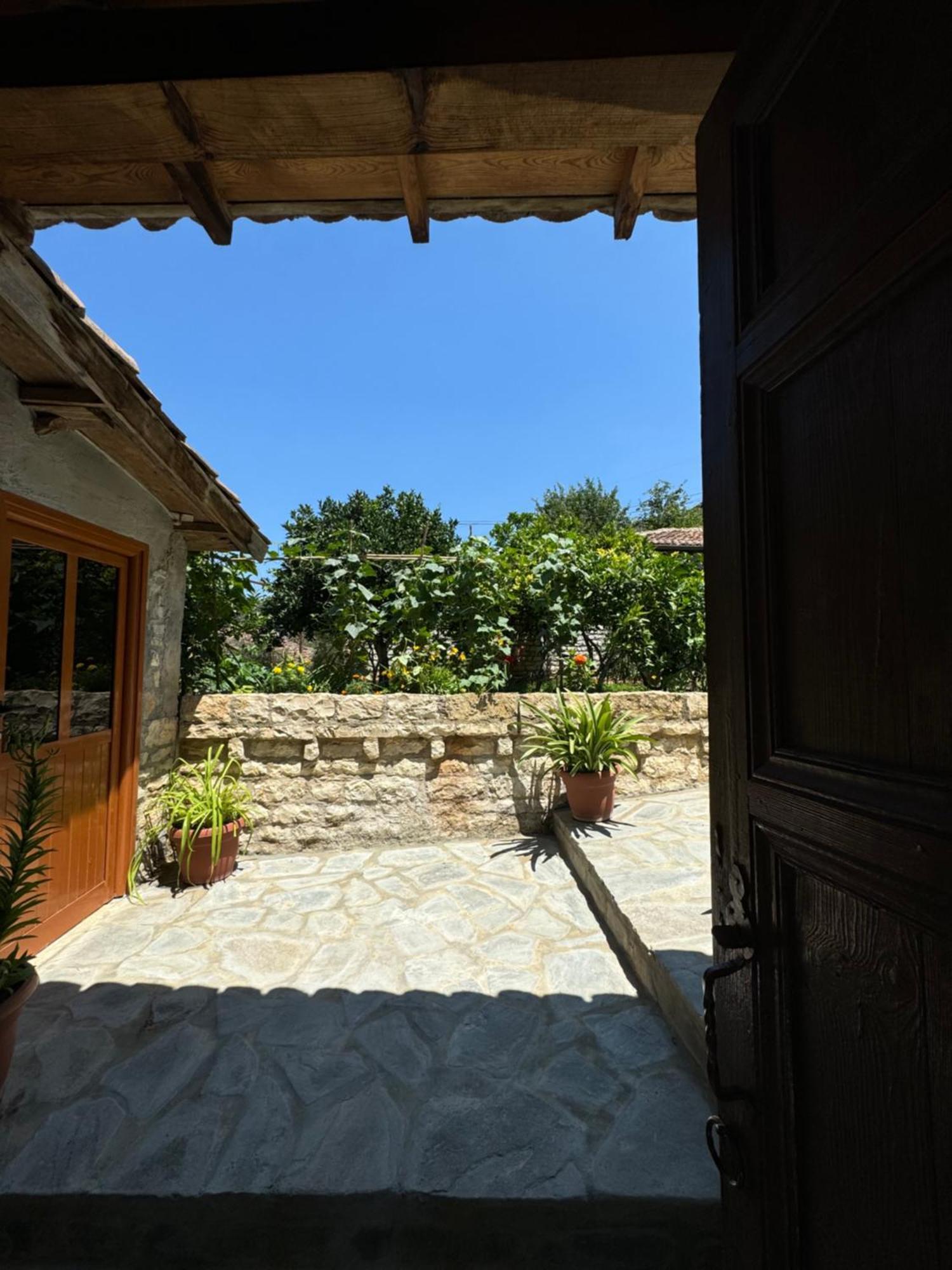 Meroli Guesthouse - Unesco Quarter Berat Extérieur photo