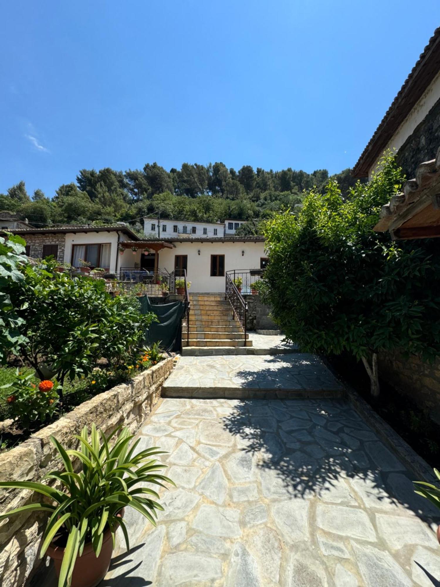 Meroli Guesthouse - Unesco Quarter Berat Extérieur photo