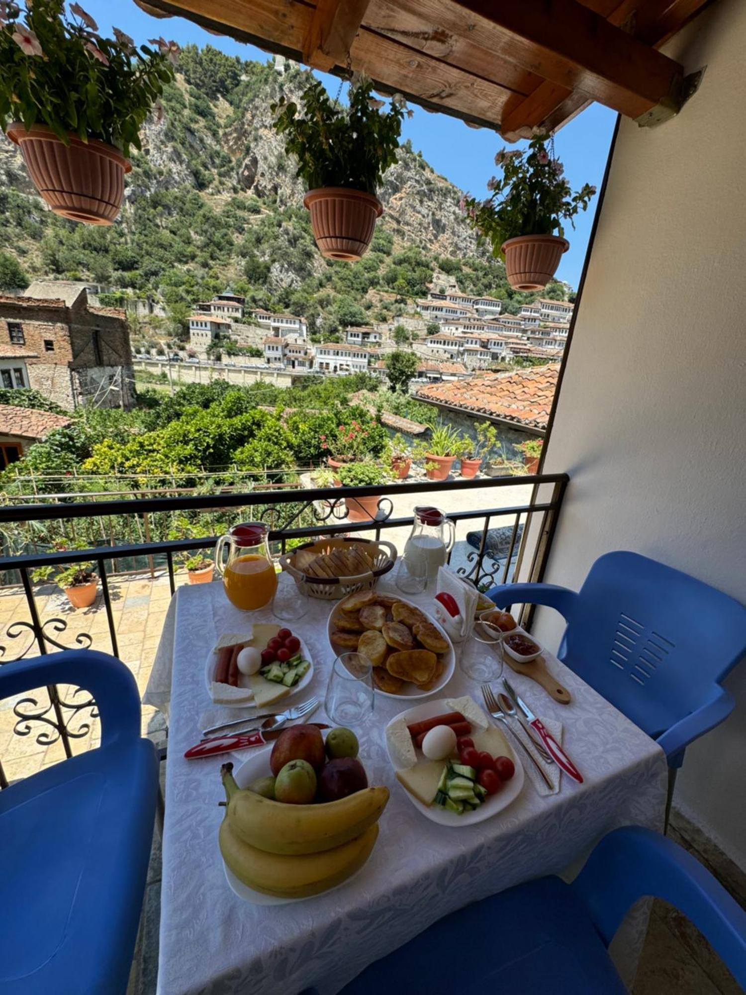 Meroli Guesthouse - Unesco Quarter Berat Extérieur photo
