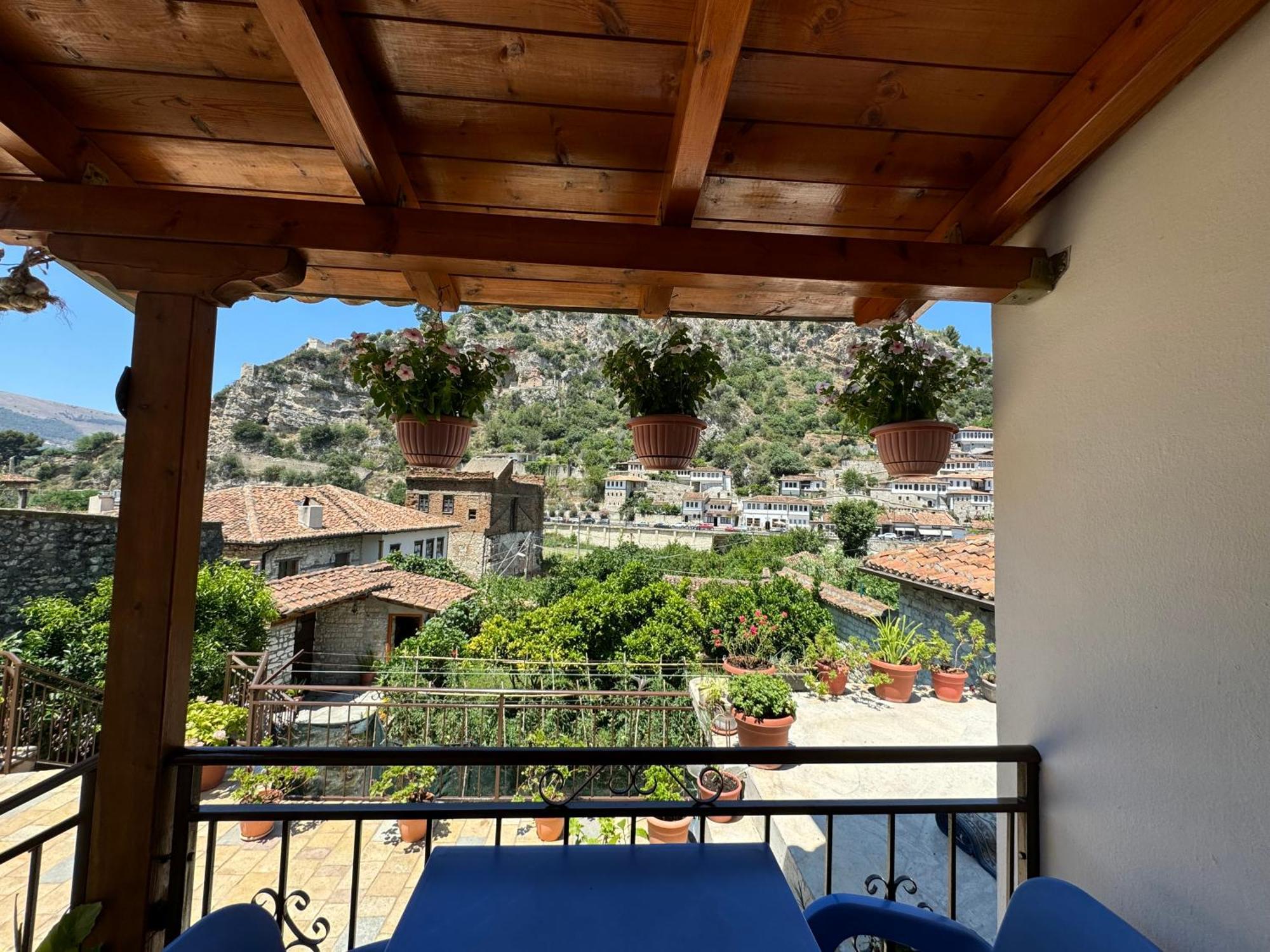 Meroli Guesthouse - Unesco Quarter Berat Extérieur photo