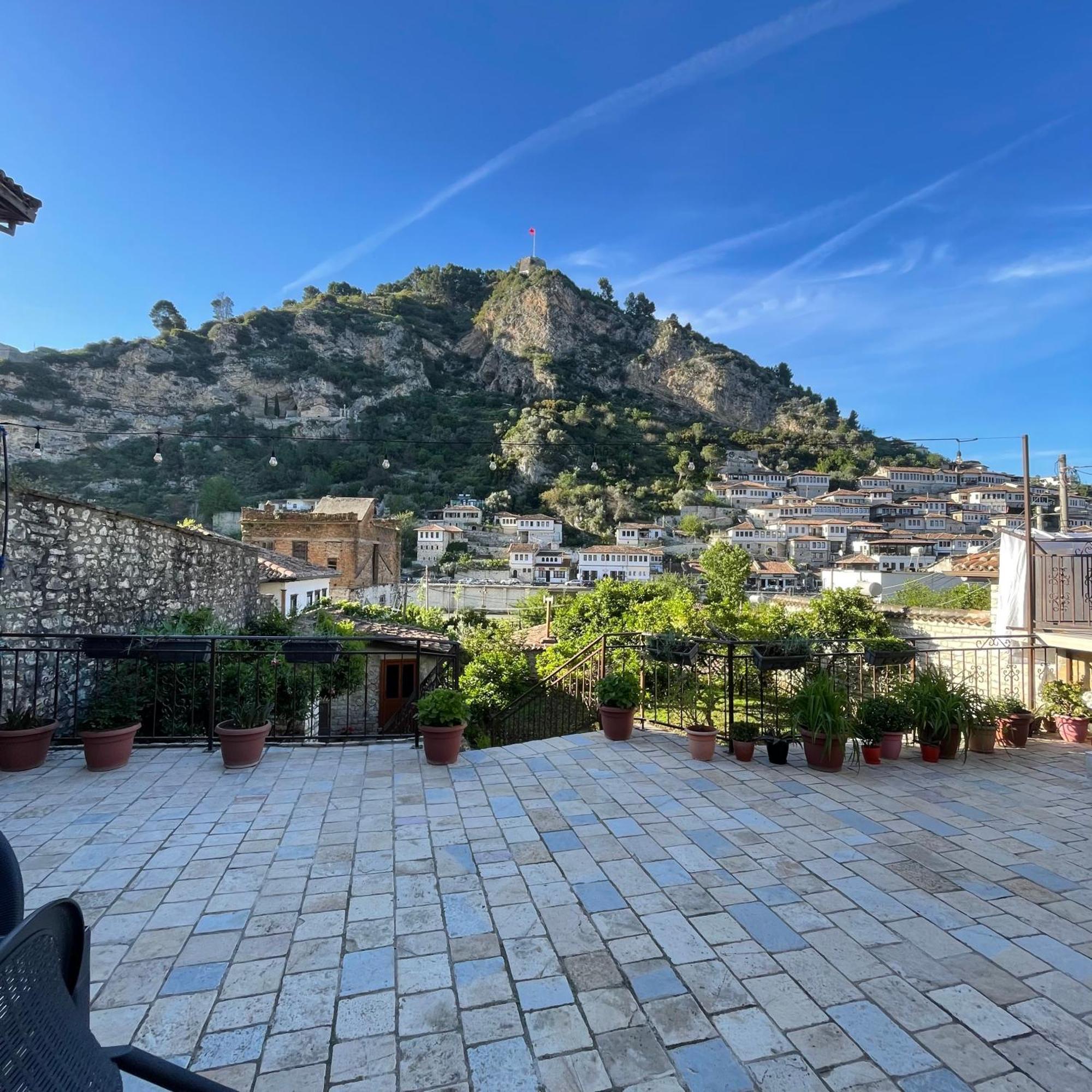 Meroli Guesthouse - Unesco Quarter Berat Extérieur photo